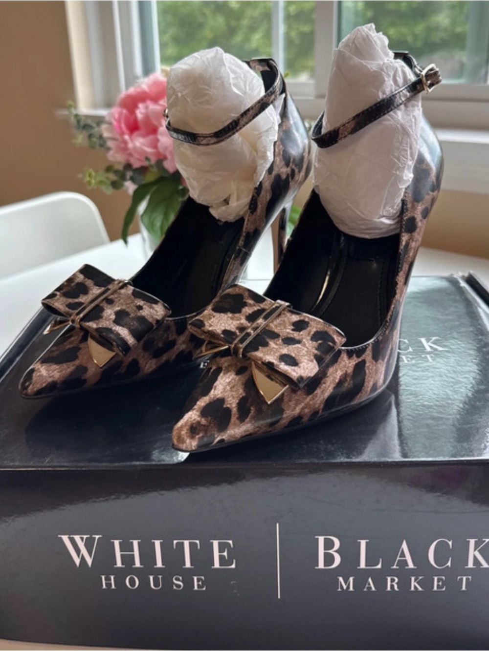 NWT White House Black Market Leopard Print Pointed Toe Heels with Bow - Brown